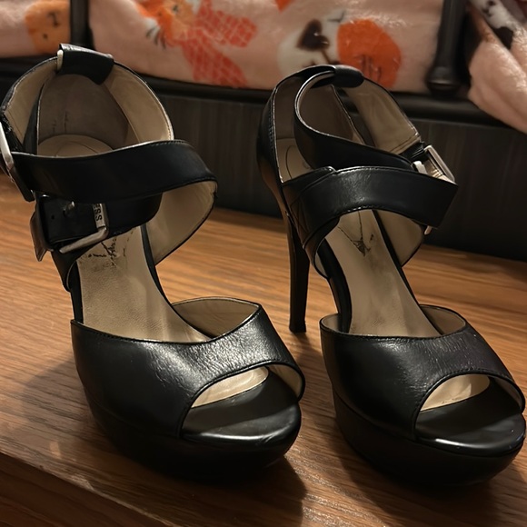 Guess Shoes - Sexy Guess size 6M platform sandal
